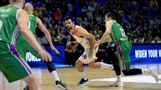 Anadolu Efes, Unicaja Malaga'ya diş geçiremedi