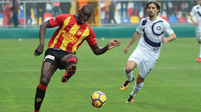 Demba Ba siftah yaptı, Göztepe son dakikada yıkıldı