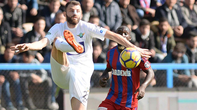 Akhisarspor, deplasmanda Karabükspor'u 3-0 mağlup etti