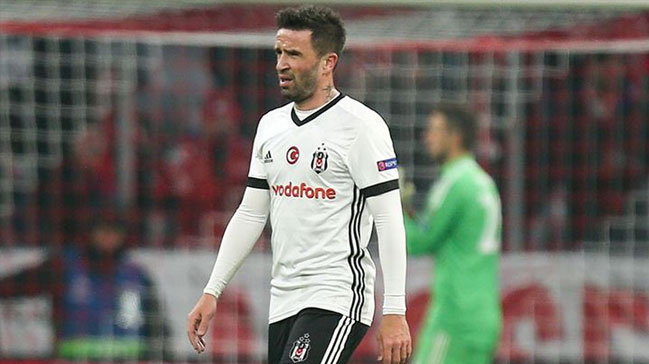 Gökhan Gönül, Şenol Güneş'ten forma istedi!