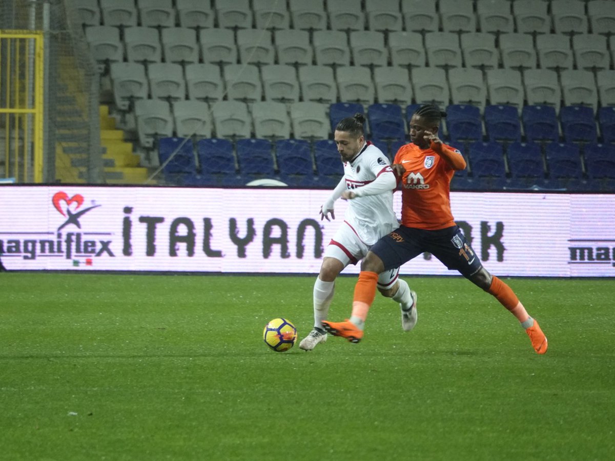 Medipol Başakşehir hem 2 puan hem de liderliği kaybetti