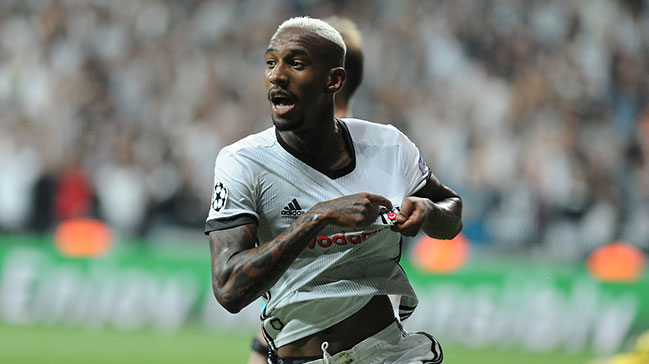 Benfica Talisca'nın sözleşmesini 2020'ye kadar uzattığını açıkladı