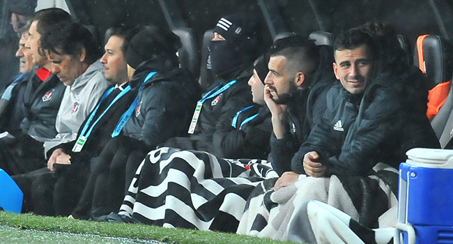 Oğuzhan Özyakup'un derbide yedek başlaması bekleniyor