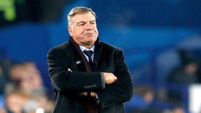 Cenk Tosun'u oyundan alan Sam Allardyce taraftarları çıldırttı