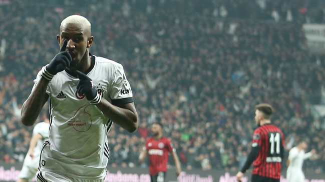 Beşiktaş zirveye göz kırptı