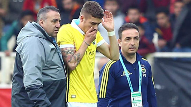 Derbi öncesi deprem! Hastaneye kaldırıldı