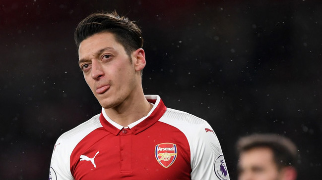 Mesut Özil'den ağır sözler: Korkak köpek