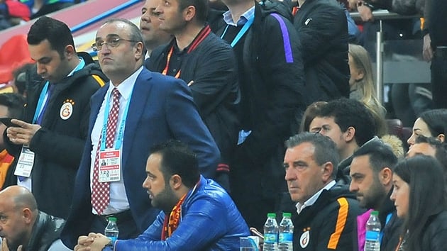 Hasan Şaş, tribünde fenalık geçirdi