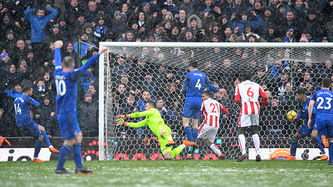 Cenk Tosun, Everton'da gollerine devam ediyor!