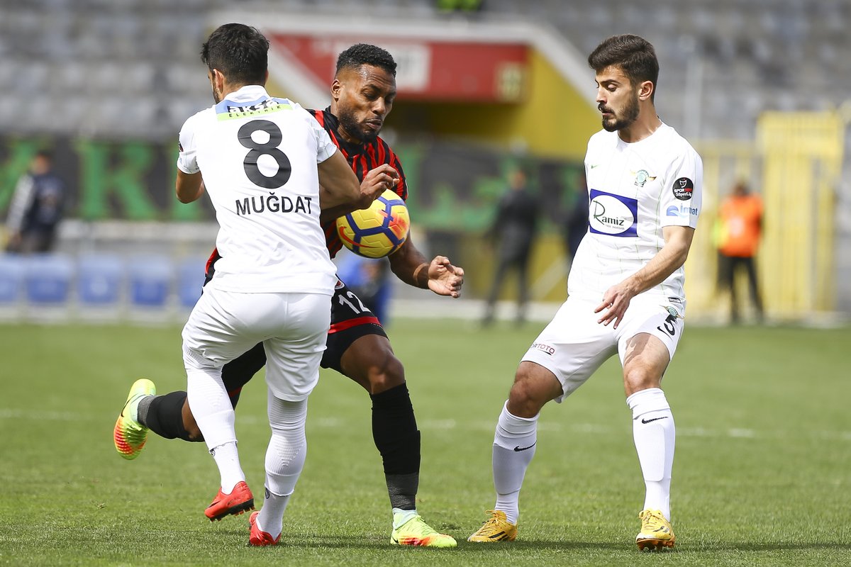 90+3'te gol geldi puanlar paylaşıldı!