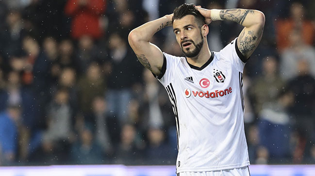 Beşiktaş'ta Alvaro Negredo da sakatlandı!