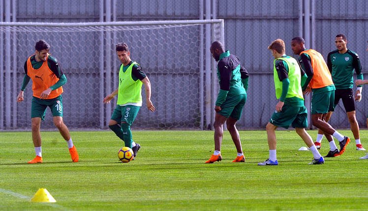Bursaspor'da Ertuğrul, Barış, Emre, Kubilay ve Sow antrenmana çıktı