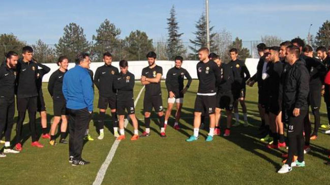 Yılmaz Vural yeni takımı ile ilk antrenmanına çıktı