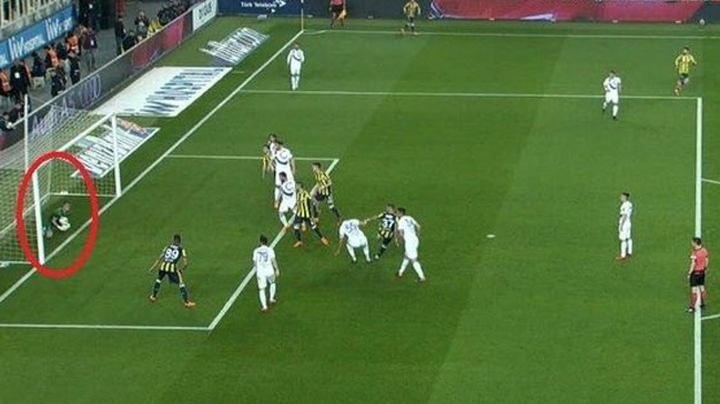 Fenerbahçe'nin golünde top çizgiyi geçti mi?