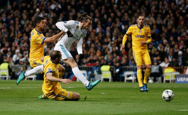 İngiliz hakem skandal bir penaltı verdi Real Madrid yarı finale çıktı