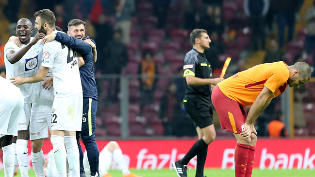 Galatasaray Trabzonspor'u da yaktı