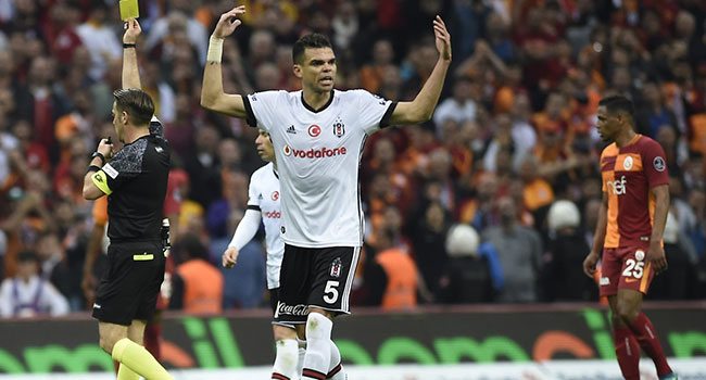 Beşiktaş'a 3 oyuncudan kötü haber