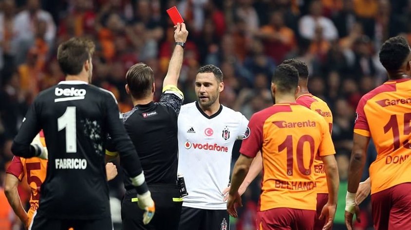 2 saniyede kararını değiştirdi! 'Hani yellow'du hoca?'