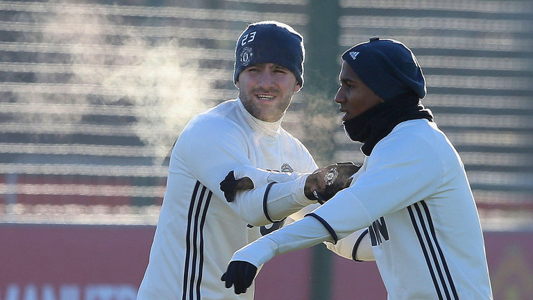 Fenerbahçe Ashley Young ve Shaw'un peşine düştü