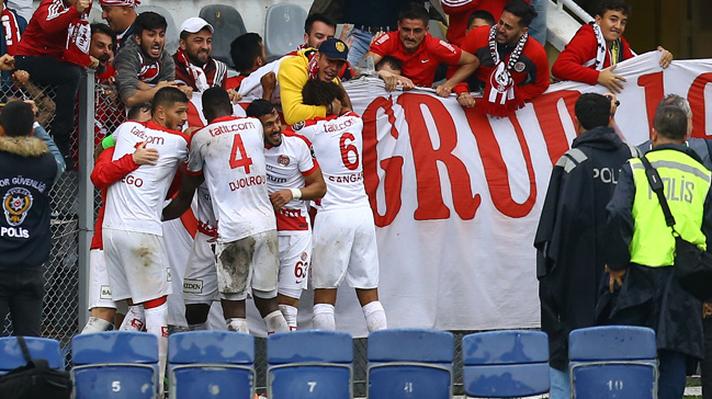 Antalyaspor Gençlerbirliği'ni ateşe attı