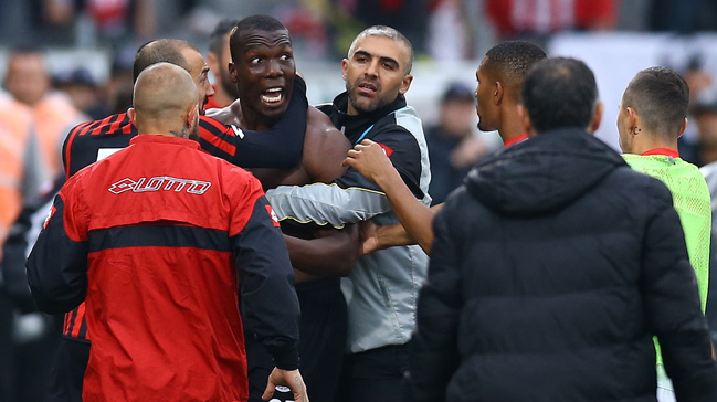 Takım arkadaşları Floretin Pogba'ya saldırdı