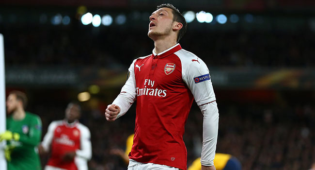 Mesut Özil'in yeni adresi Barcelona