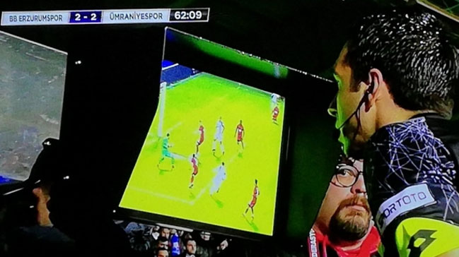 Türkiye'de bir ilk! VAR ile penaltı verildi