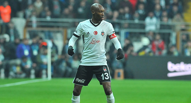 Beşiktaş'ta Atiba Hutchinson ile yollar ayrılıyor