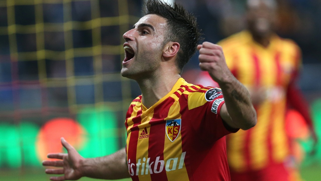 Deniz Türüç açıkladı! 'Kayserispor'un menfaatleri doğrultusunda bu yaz transfer olmak isterim'