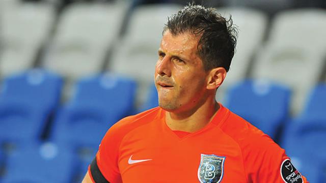 Emre Belözoğlu'yla 1 yıl daha