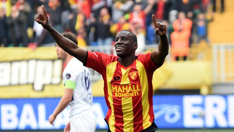 Demba Ba Perşembe günü Beşiktaş'a imza atacak