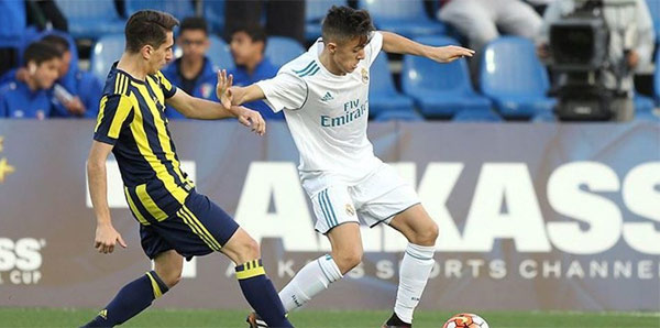 Fenerbahçe Ömer Faruk Beyaz ile 3 yıllık sözleşme imzaladı