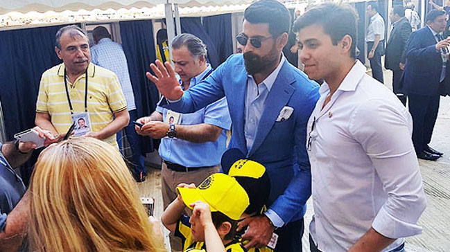 Volkan Demirel oy kullanmak için Kadıköy'de