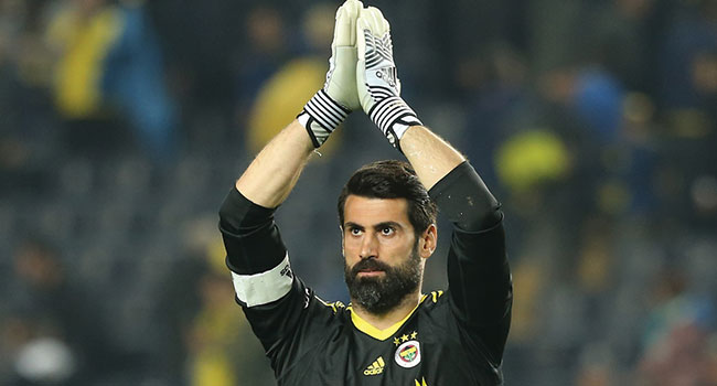 Volkan Demirel 1 yıl daha Fenerbahçe'de kalacak