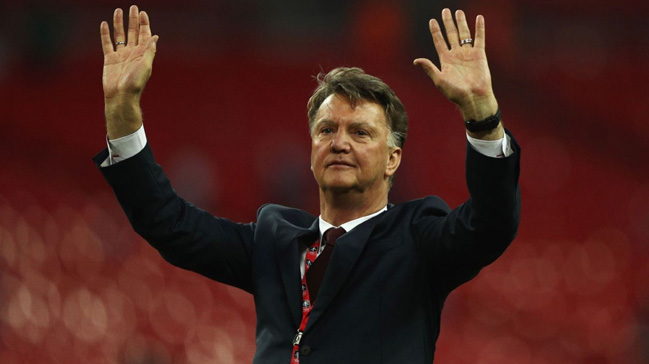 Louis van Gaal Fenerbahçe'ye imzayı atıyor