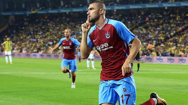 Sporting Lizbon Burak Yılmaz'a talip oldu