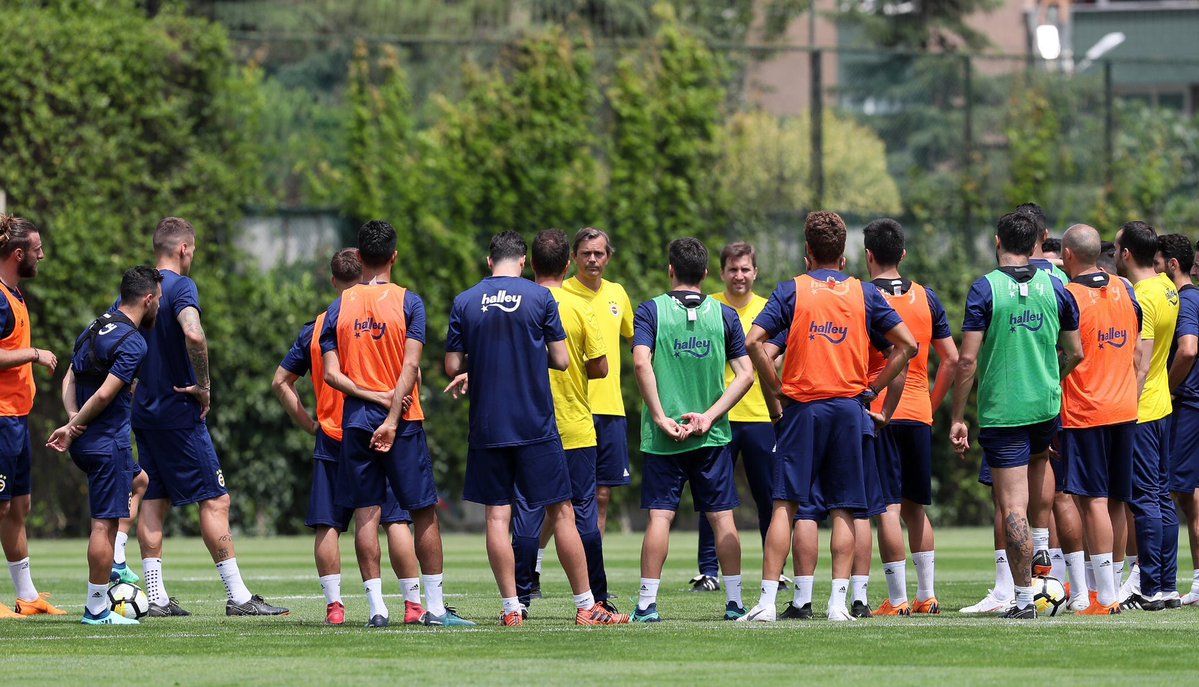 Cocu resmen göreve başladı! İlk işi öğrencileriyle tanışmak