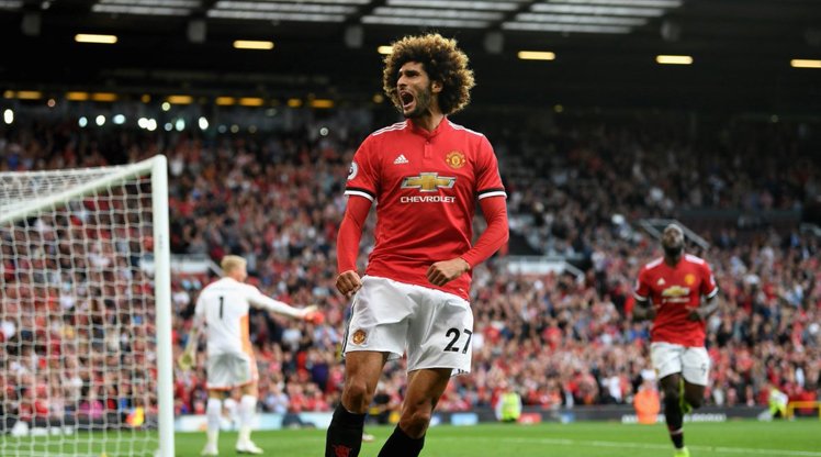Fellaini 2 yıl daha Manchester United'da