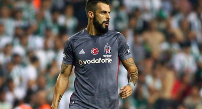 Alvaro Negredo Şenol güneş'e isyan etti. 'Adil olmayan bir karar aldınız'
