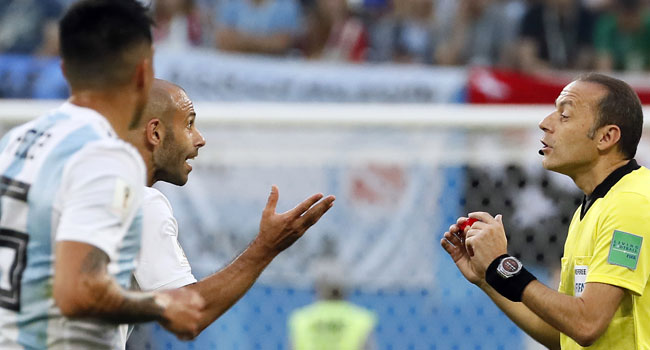 Cüneyt Çakır'a son 16 turunda yer yok