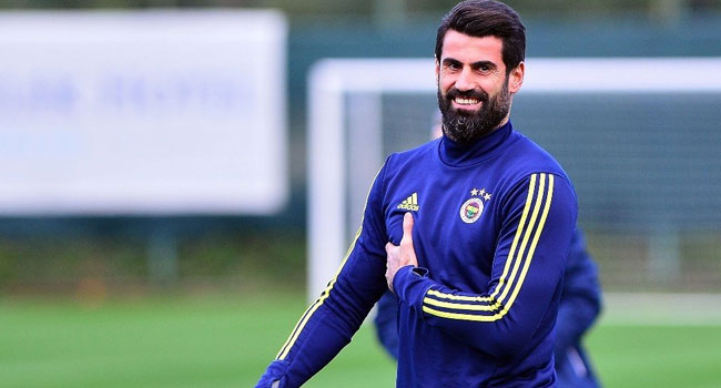 UEFA, Volkan Demirel'in sözleşme yenilemesini sosyal medya hesabından duyurdu