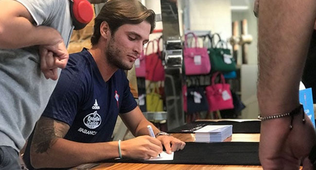 Celta Vigo'nun yeni transferi Okay Yokuşlu basına tanıtıldı