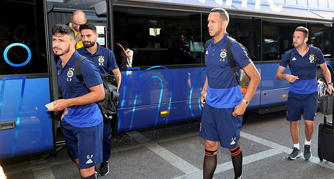 Fenerbahçe kafilesi kamp çalışmaları için İsviçre'ye gitti