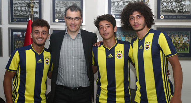 Fenerbahçe'de Comolli'nin kararıyla 3 genç oyuncuyla profesyonel sözleşme imzalandı