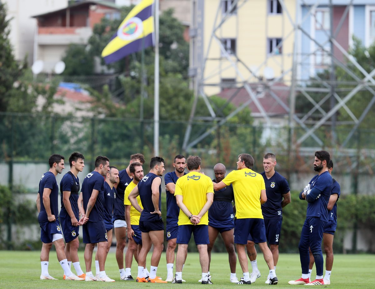 Fenerbahçe'de Valbuena krizi! Son kararı Cocu verecek