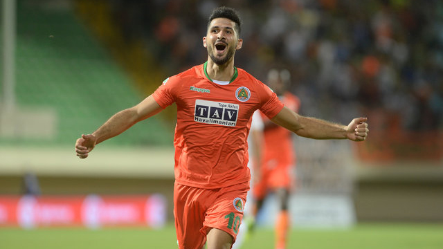 Galatasaraylı taraftarlardan Emre Akbaba tezahüratı!