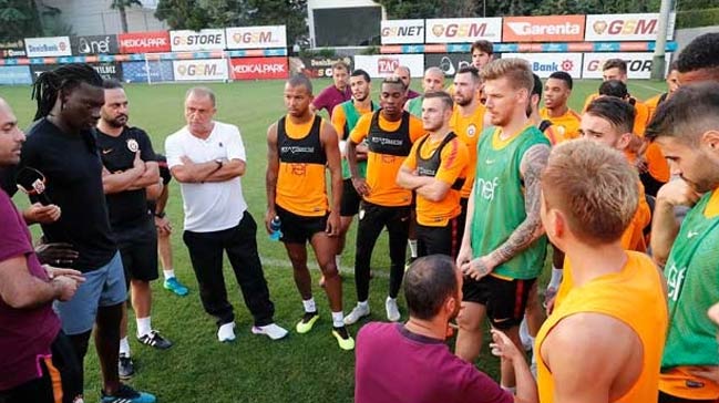 Gomis, takım arkadaşlarıyla vedalaştı