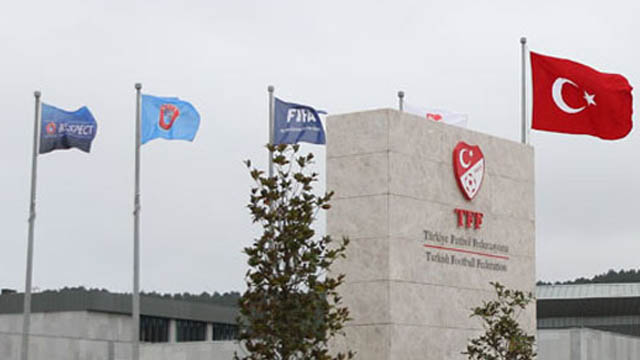 PFDK 3 büyüklere ceza yağdırdı!