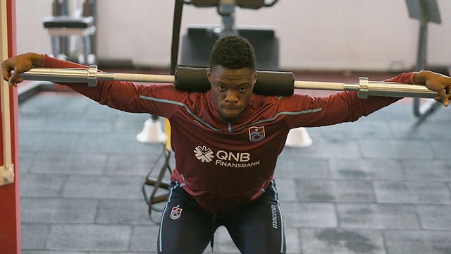 Antrenmanda boynundan sakatlanan Ogenyi Onazi hastaneye kaldırıldı