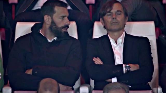 Phillip Cocu, PSV-Barcelona maçında ortaya çıktı